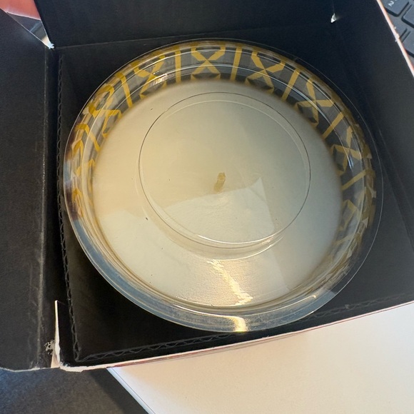 NEST Fragrances Holiday Scented Candle - Red and Gold - Picture 4 of 4